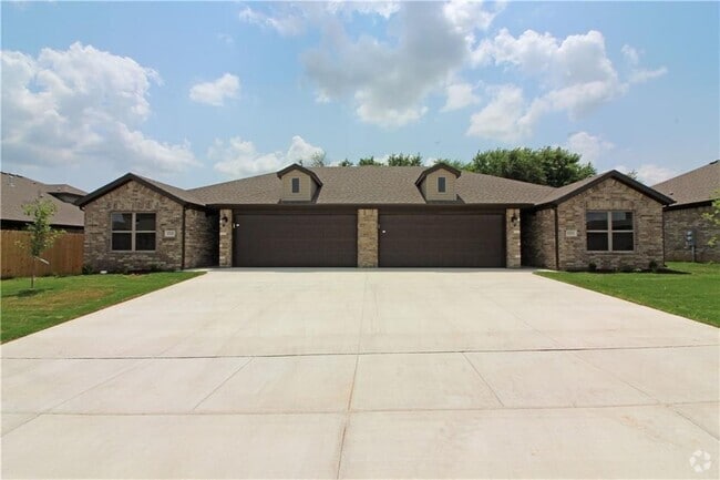 Building Photo - 1531 Purple Finch St Rental