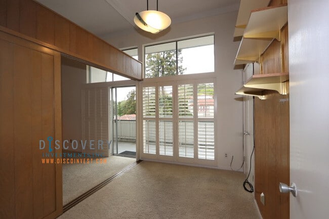 Photo - Contemporary North Berkeley Mid-Century 1 Bedroom Condominium