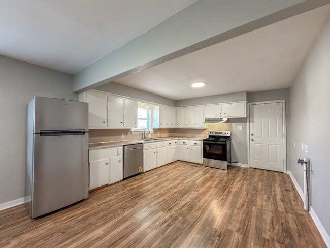 Photo - 419 N Main St