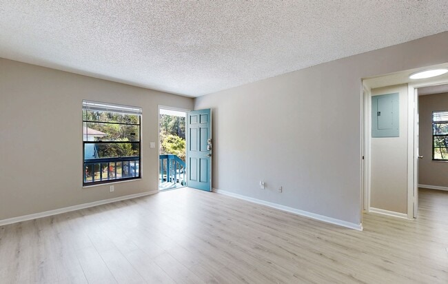 Photo - Updated 2 Bedroom / 1 Bathroom Apartment