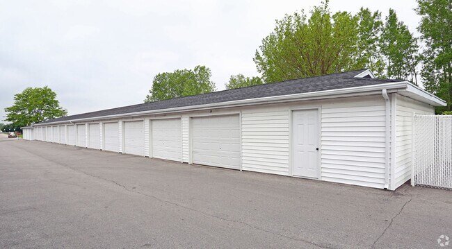 Photo - Deckner Manor Apartment Homes