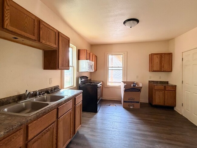 Building Photo - 210 Doty St Unit 210