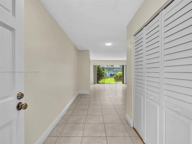 Photo - 9367 Fontainebleau Blvd Unidad G104