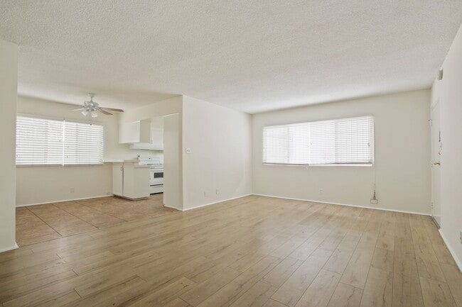 Building Photo - 744 S.Windsor Blvd. - just south of Wilshire Blvd.