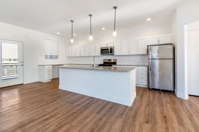 Building Photo - Redhawk Rentals