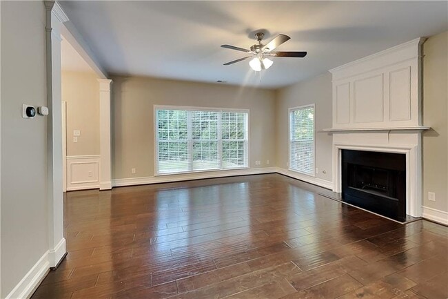 Photo - 660 Alstonefield Dr