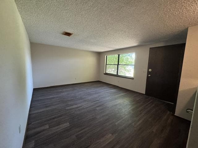 Photo - 512 Nimrod Rd