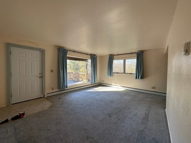 Photo - 5685 Thane Rd