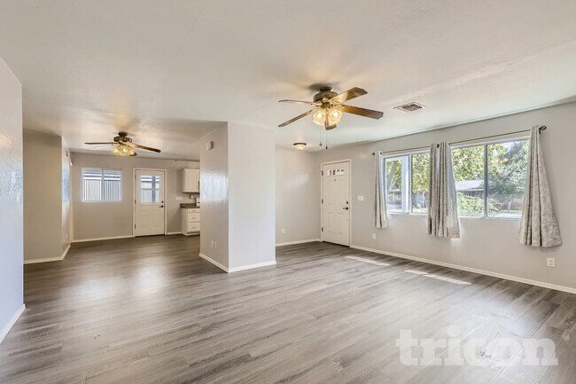 Photo - 3020 W Mariposa St