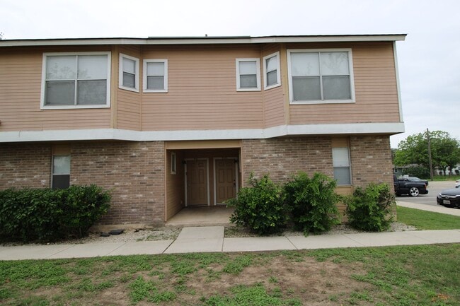 Building Photo - 945 Schertz Pkwy Unit 945 Schertz Parkway-  4
