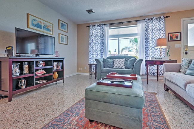 Photo - 157 Longwood Dr Unidad SI ID1545681P