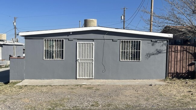 Building Photo - 605 Meadow Rd