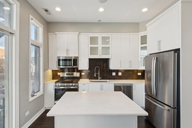 Photo - 937 N Willard Ct Unit 2