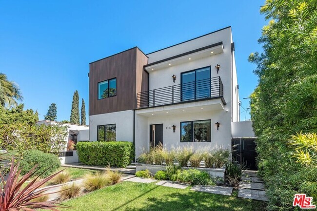 Building Photo - 714 N La Jolla Ave Rental