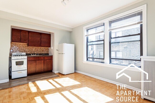 739 W Belmont