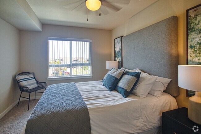 1BR, 1BA - 596 SF