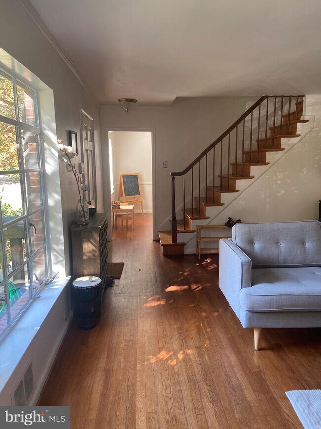 Photo - 3023 Crest Ave