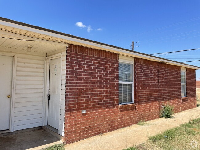 Building Photo - Cute 2 bed 1 bath duplex with large storag... Rental