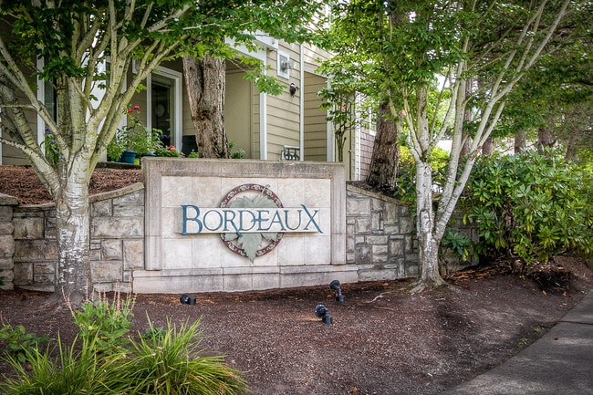 Beautiful 3 Bedroom Bordeaux Condo with 2 ... - Beautiful 3 Bedroom Bordeaux Condo with 2 ...
