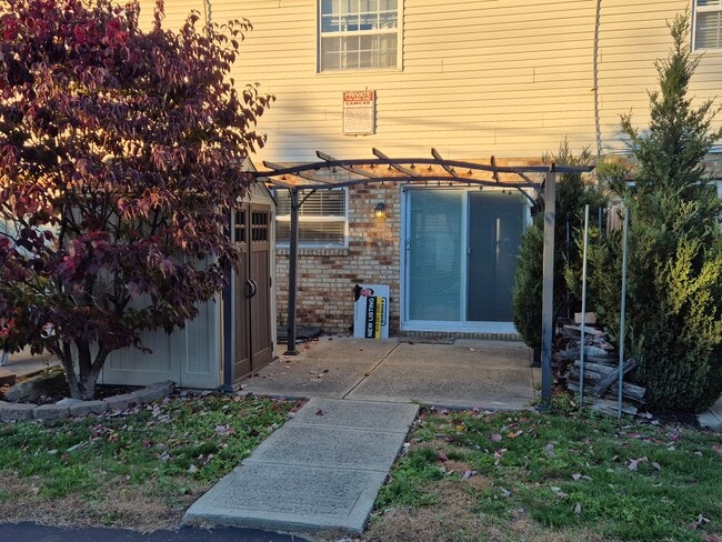 Photo - 1207 Weybridge Rd