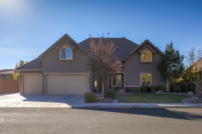 Building Photo - Pet Friendly! Beautifully Designed 5 Bedroom Home. 6 Month Lease!