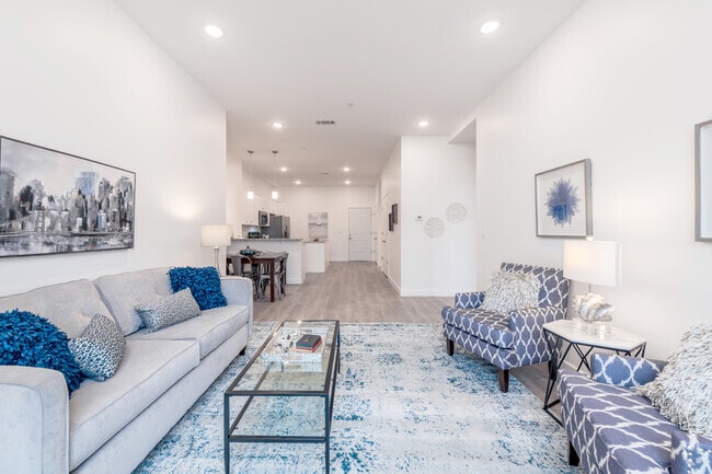 1 BR, 1 BA