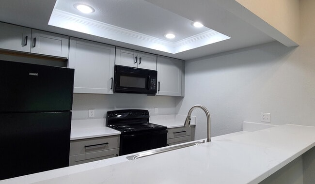 Building Photo - 11711 100th Ave NE Unit Top right