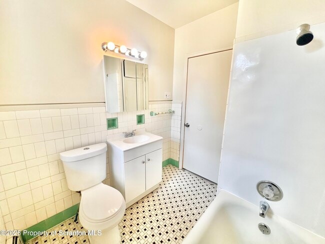 Photo - 1930 Boulevard Ave