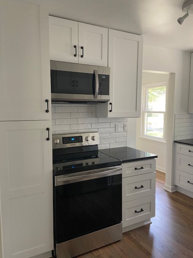 Photo - GORGEOUS 3 BED 2 BATH BUNGALOW IN ROYAL OA...