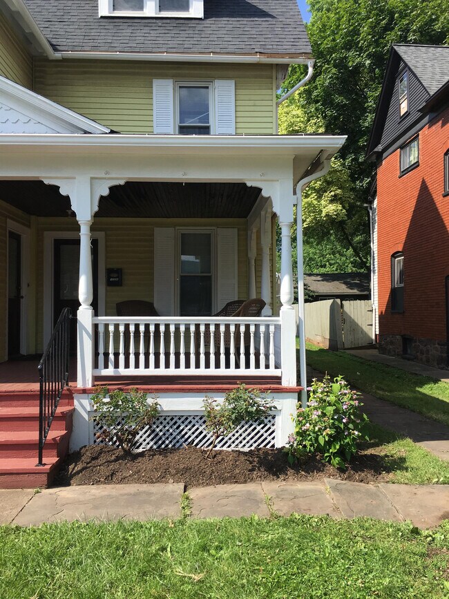 1524 W 4th St