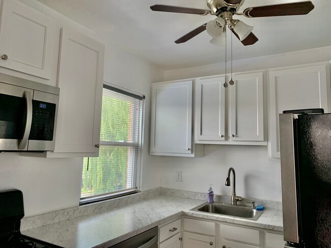 Kitchen - 1044 Welfer St Unit 2