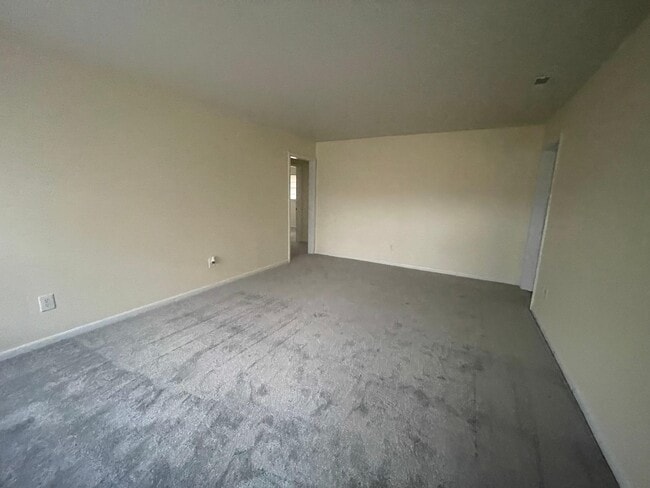 Photo - 3211 Meridian St N