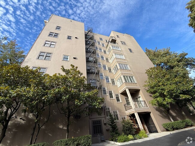 Building Photo - Historical 705 Davis Building! Vintage Lux... Unit 303 Rental