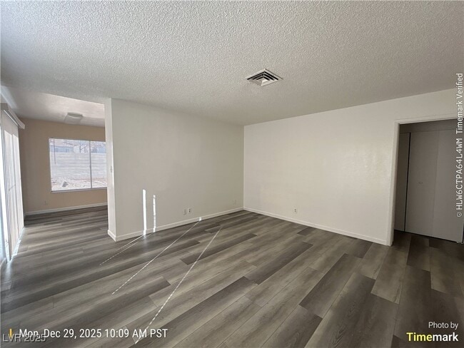 Photo - 4467 Pinegrove St