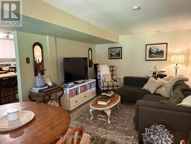 Photo - 19 Grandview Crescent