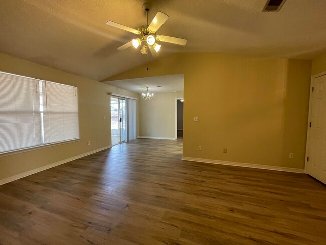Photo - 240 Westview Dr