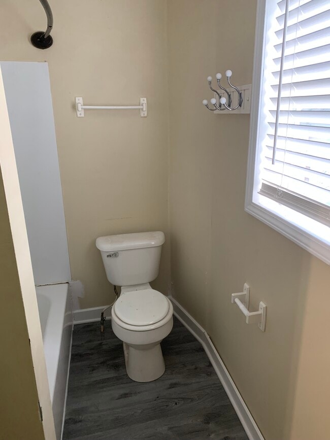 Photo - 930 W Poplar St Unit A