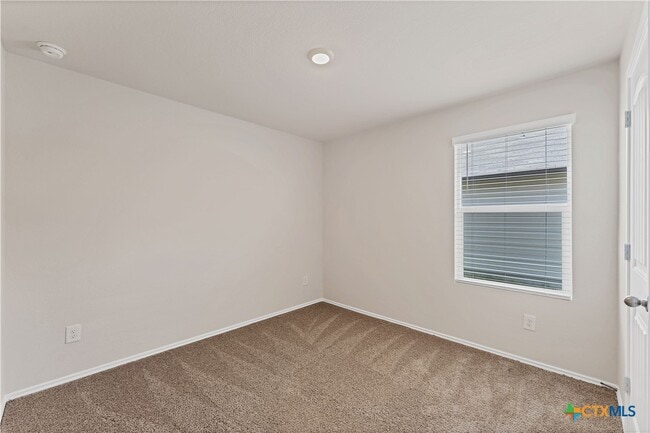 Photo - 140 Oak Meadows
