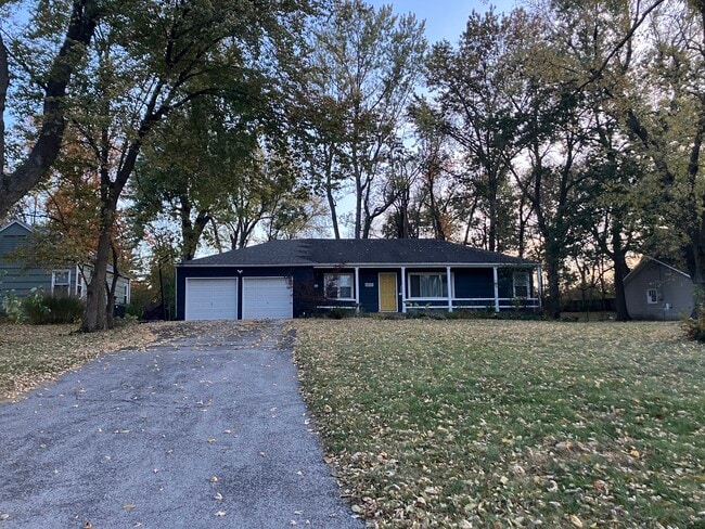 Building Photo - 6825 W 82nd St