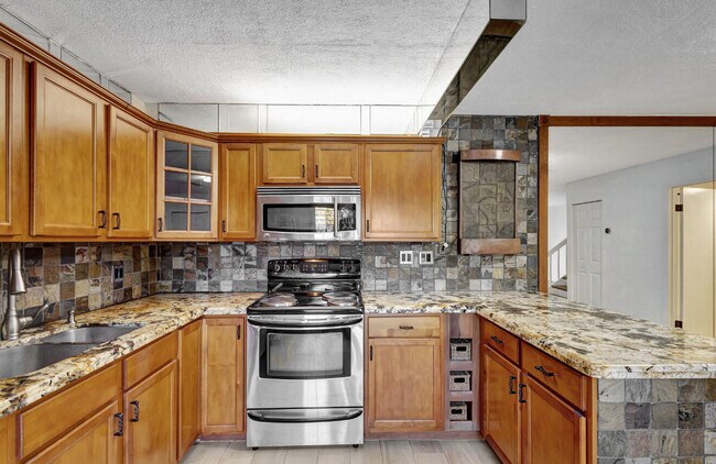 Photo - 65 Lake Arbor Dr