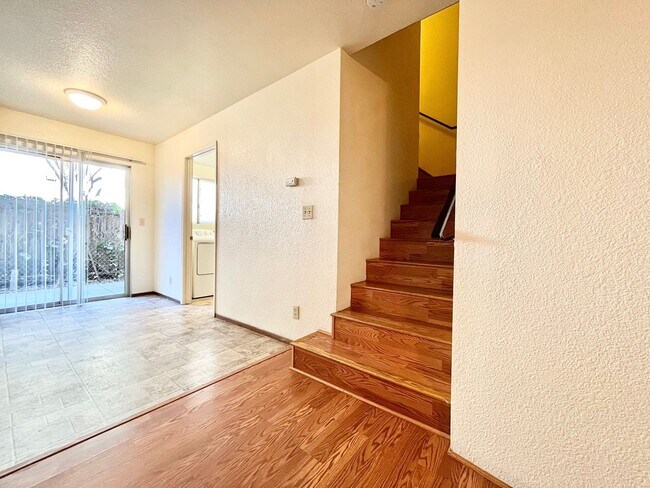 Photo - 720 W 2nd Ave