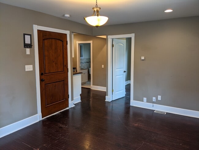 Beautiful woodwork - 481 Warwick St Unit 1