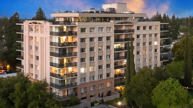 Tan Plaza Apartments