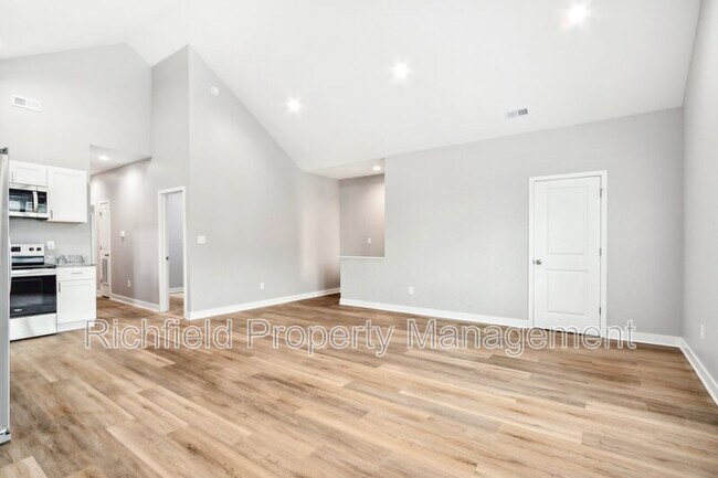 Photo - 2015 E Maryland St