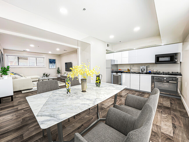 Dinning Room - The Crossings at Limestone Apartments