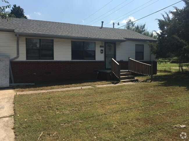 Building Photo - 3 bedroom + Bonus room/Bedroom and 1 bath ... Rental