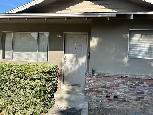 Building Photo - Carver Ct. Unit 2