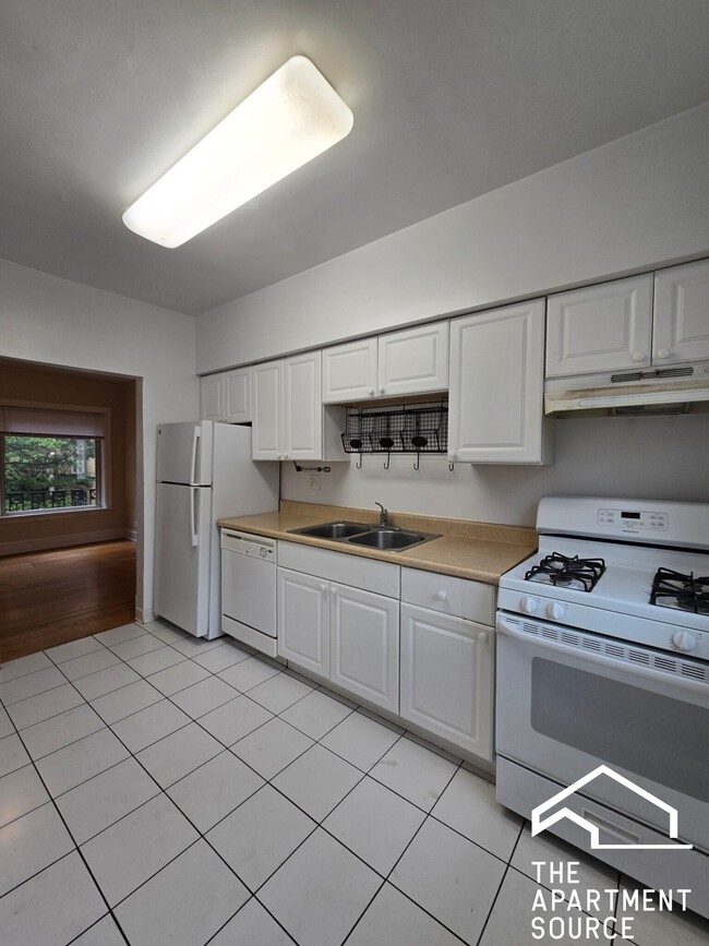 Photo - 834 Reba Pl Unit 2S