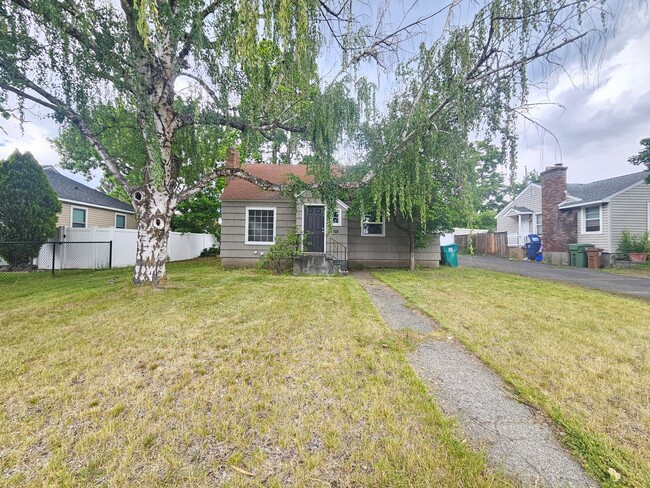 Photo - 2704 W Garland Ave