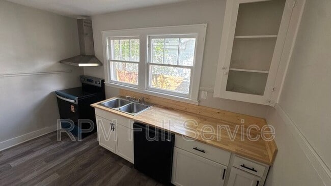 Photo - 423 Maple St Unit B